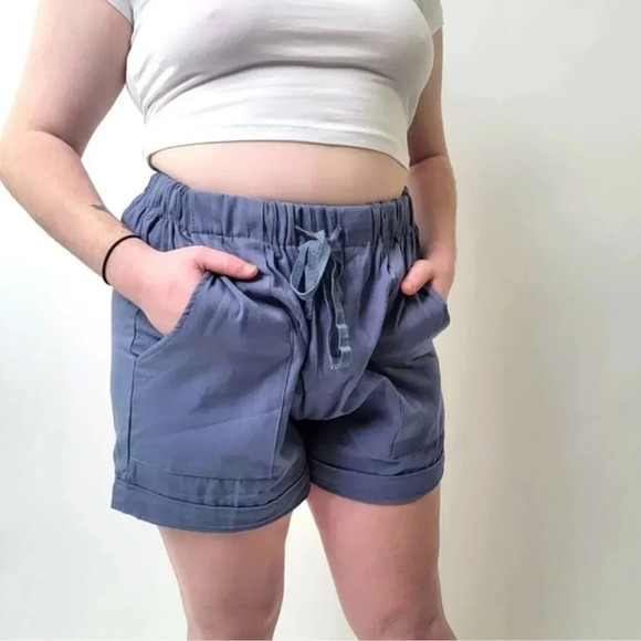 Miss Look Shorts - Picture 2 of 11
